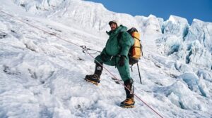 अक्सिजन बिना एभरेष्ट र ल्होत्से आरोहणको विश्व कीर्तिमान प्रयासका क्रममा पर्वतारोही निर्मल पुर्जा