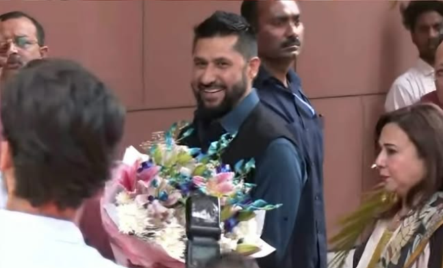 Rabi Lamichhane with Bouquet