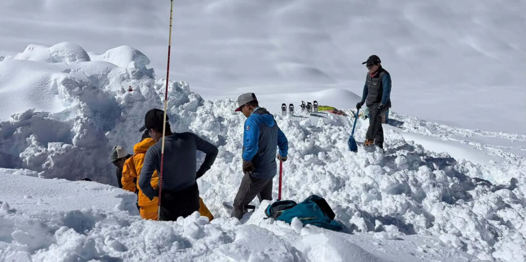 हिमलुङ हिम पहिरोमा परेका थप चार जनाको शव फेला, खोज तथा उद्धार कार्य जारी